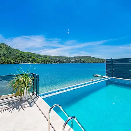 Sea Queen Iii Villa