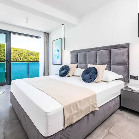 Sea Queen Iii Villa